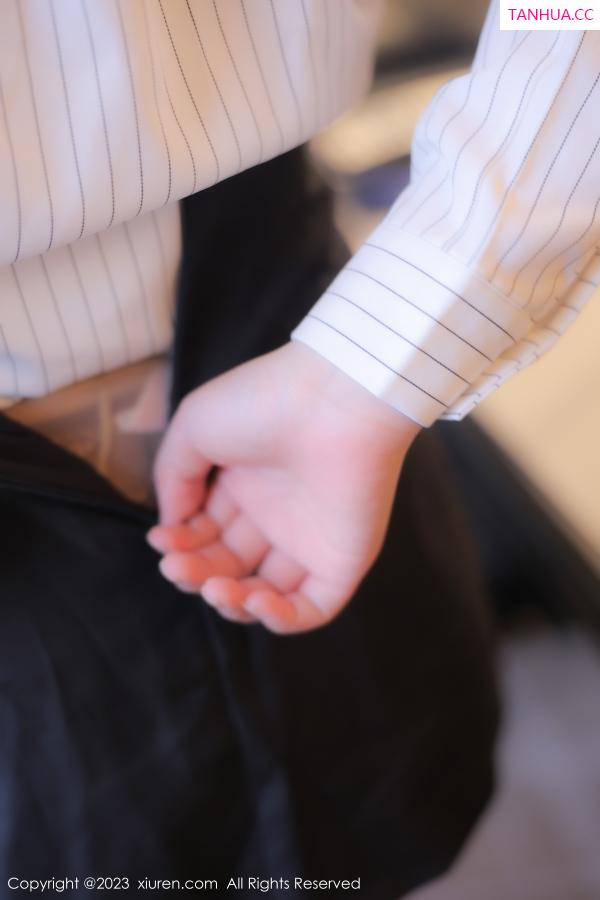   [XiuRen]高清写真图 2023.02.10 No.6247 林珊珊 短裙美腿第24张图片
